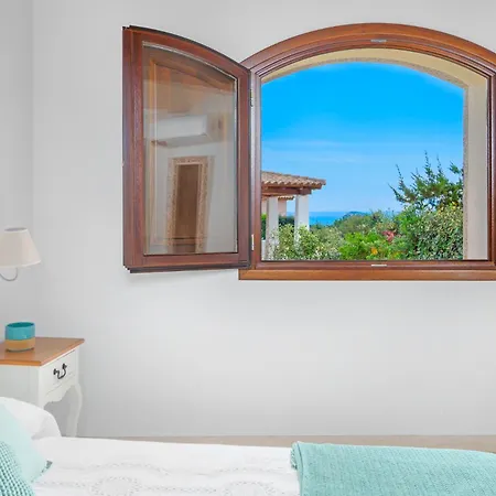 Brandinchi - Heated Pool, Private Beach, Sea View, Wi-fi San Teodoro (Sardinia)