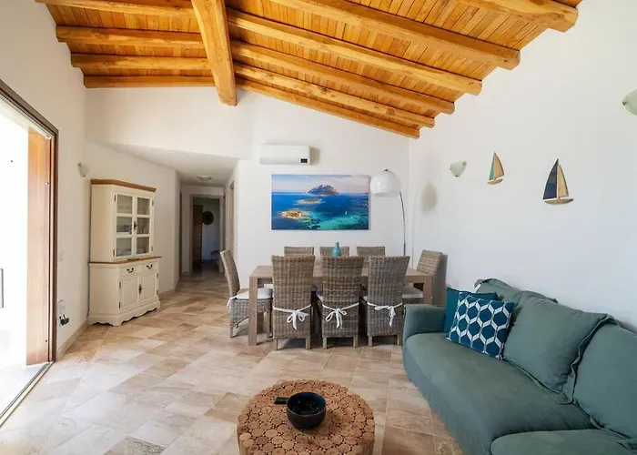 Brandinchi - Heated Pool, Private Beach, Sea View, Wi-fi * San Teodoro (Sardinia)