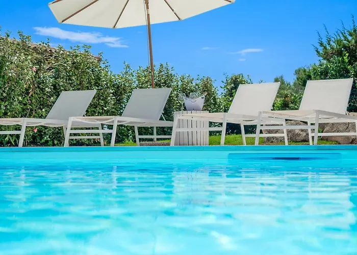 Villa Brandinchi - Heated Pool, Private Beach, Sea View, Wi-fi *