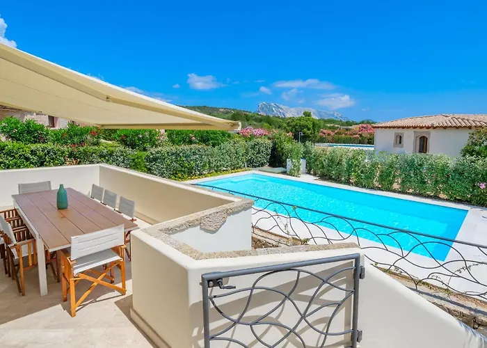 Brandinchi - Heated Pool, Private Beach, Sea View, Wi-fi Villa