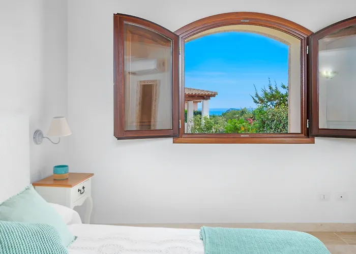 Brandinchi - Heated Pool, Private Beach, Sea View, Wi-fi San Teodoro (Sardinia)