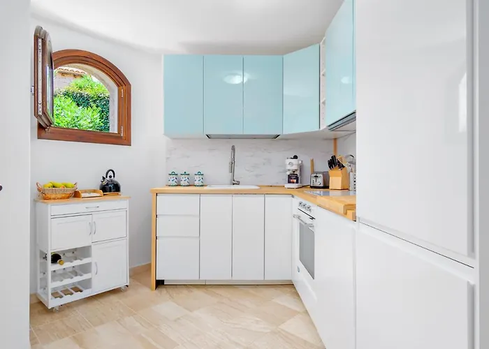 Willa Brandinchi - Heated Pool, Private Beach, Sea View, Wi-fi