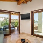 Villa Brandinchi - Heated Pool, Private Beach, Sea View, Wi-fi