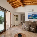 Brandinchi - Heated Pool, Private Beach, Sea View, Wi-fi Villa