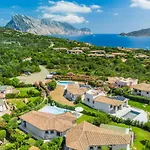 Brandinchi - Heated Pool, Private Beach, Sea View, Wi-fi