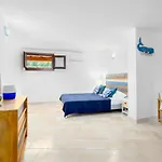 Villa Brandinchi - Heated Pool, Private Beach, Sea View, Wi-fi