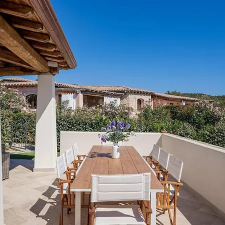 Brandinchi - Heated Pool, Private Beach, Sea View, Wi-fi * San Teodoro (Sardinia)