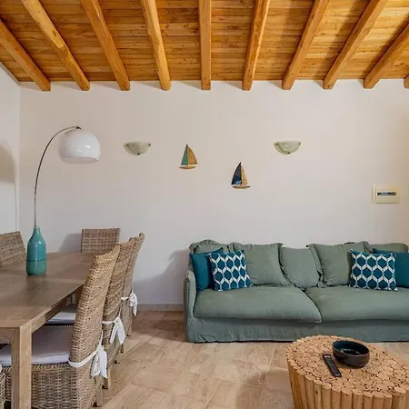 Brandinchi - Heated Pool, Private Beach, Sea View, Wi-fi