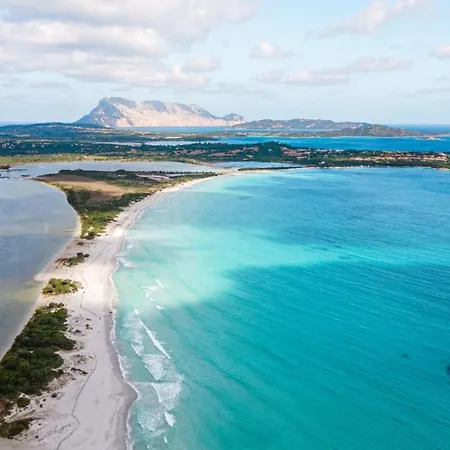 Brandinchi - Heated Pool, Private Beach, Sea View, Wi-fi * San Teodoro (Sardinia)