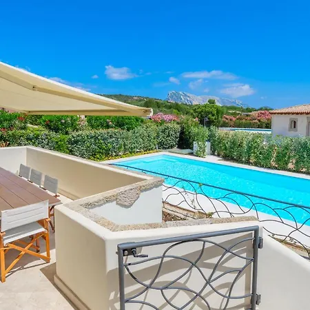 Brandinchi - Heated Pool, Private Beach, Sea View, Wi-fi Willa