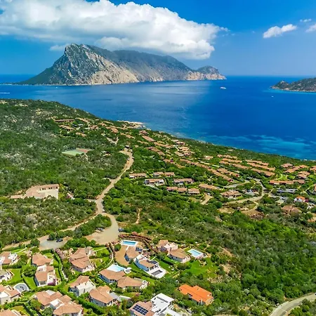 Villa Brandinchi - Heated Pool, Private Beach, Sea View, Wi-fi *