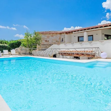 Brandinchi - Heated Pool, Private Beach, Sea View, Wi-fi * San Teodoro (Sardinia)