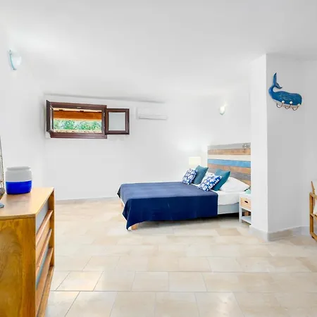 Villa Brandinchi - Heated Pool, Private Beach, Sea View, Wi-fi