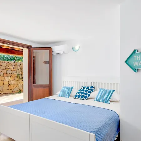 Brandinchi - Heated Pool, Private Beach, Sea View, Wi-fi * סאן תאודורו