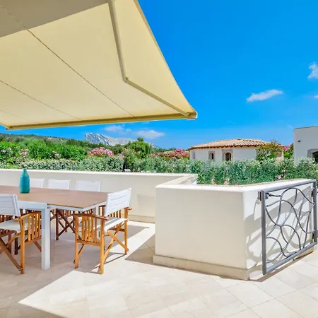 Brandinchi - Heated Pool, Private Beach, Sea View, Wi-fi