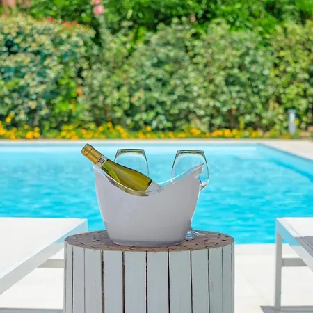 Willa Brandinchi - Heated Pool, Private Beach, Sea View, Wi-fi *
