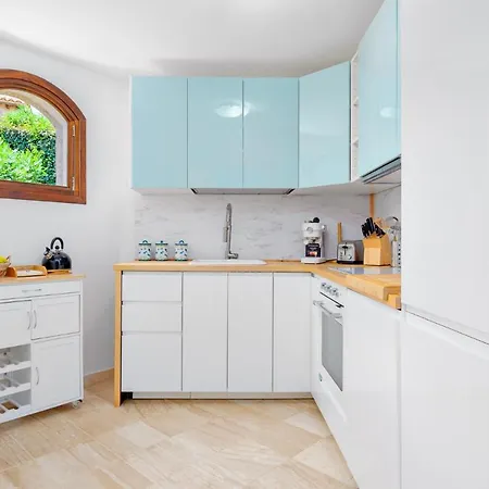 Willa Brandinchi - Heated Pool, Private Beach, Sea View, Wi-fi