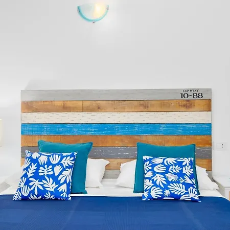 Villa Brandinchi - Heated Pool, Private Beach, Sea View, Wi-fi