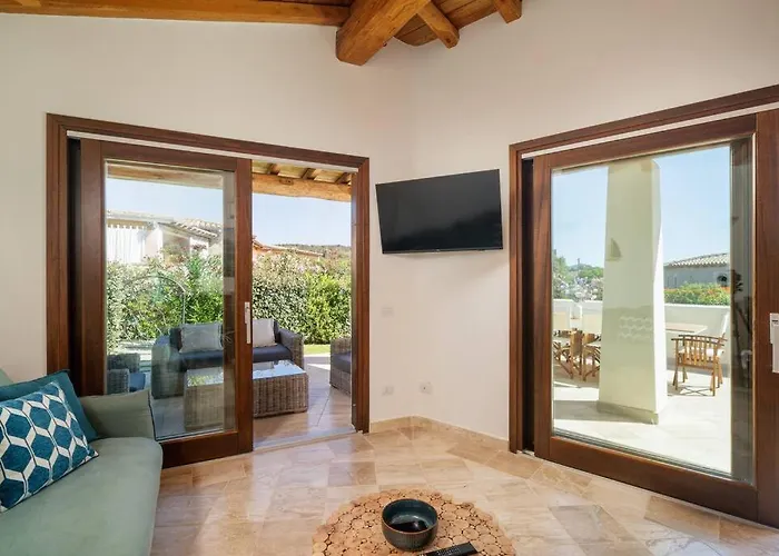 Villa Brandinchi - Heated Pool, Private Beach, Sea View, Wi-fi