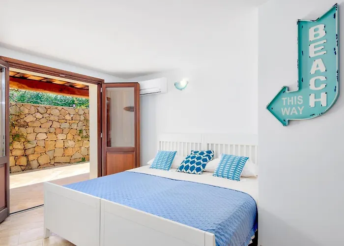 Brandinchi - Heated Pool, Private Beach, Sea View, Wi-fi * San Teodoro (Sardinia)