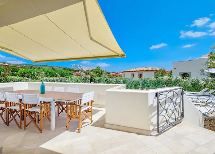 Brandinchi - Heated Pool, Private Beach, Sea View, Wi-fi