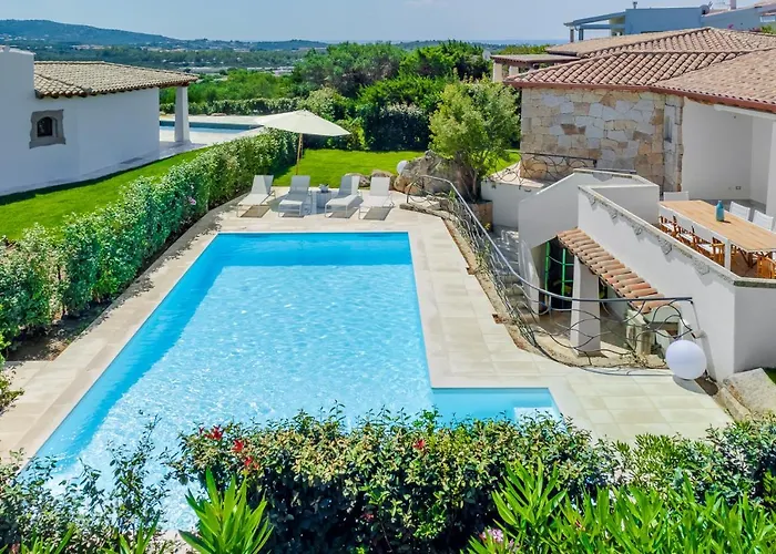Brandinchi - Heated Pool, Private Beach, Sea View, Wi-fi