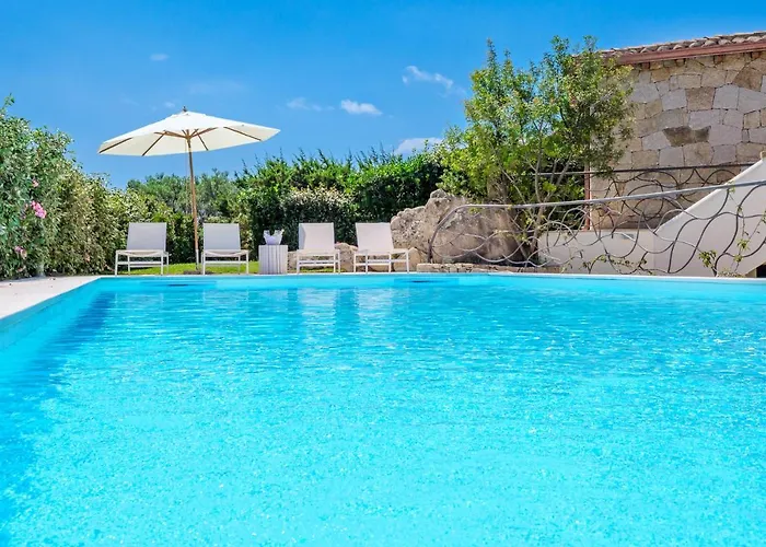 Brandinchi - Heated Pool, Private Beach, Sea View, Wi-fi *