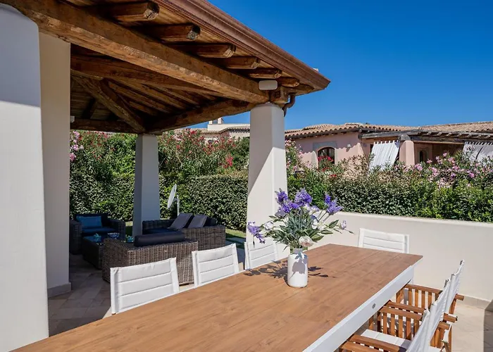 Brandinchi - Heated Pool, Private Beach, Sea View, Wi-fi San Teodoro (Sardinia)